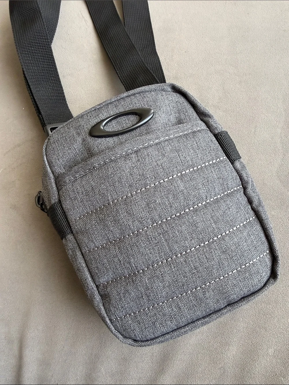 Oakley Gray Quilted Crossbody Messenger Sling